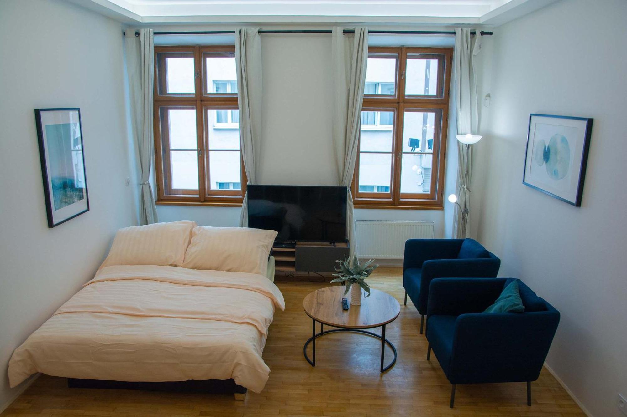 City Centre Apartment With Parking — Photos 3