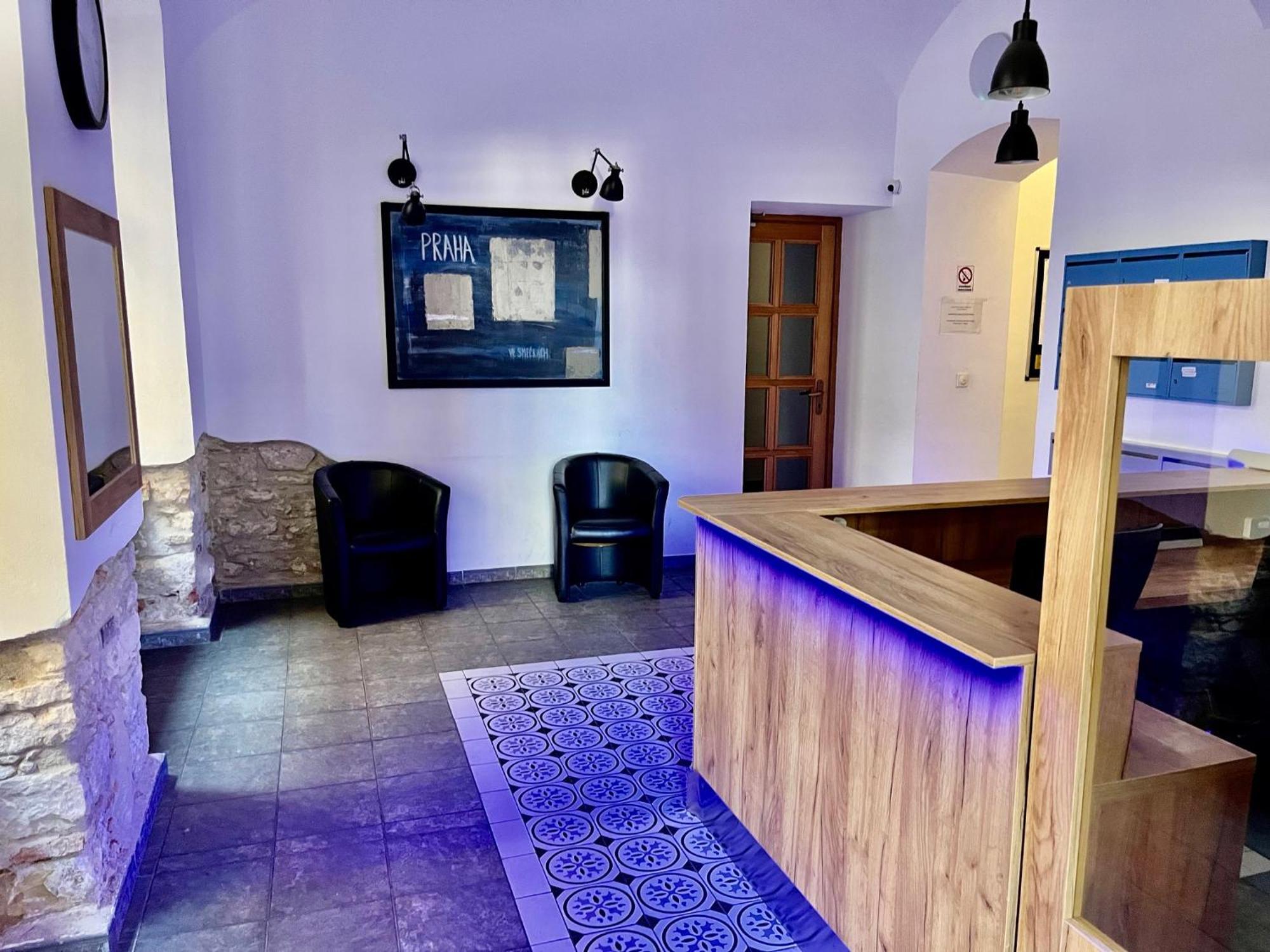 City Centre Apartment With Parking — Photos 1
